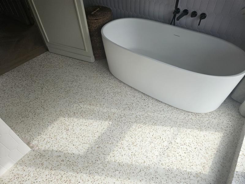 Mise en œuvre d'un revêtement de sol Terrazzo, durable et esthétique