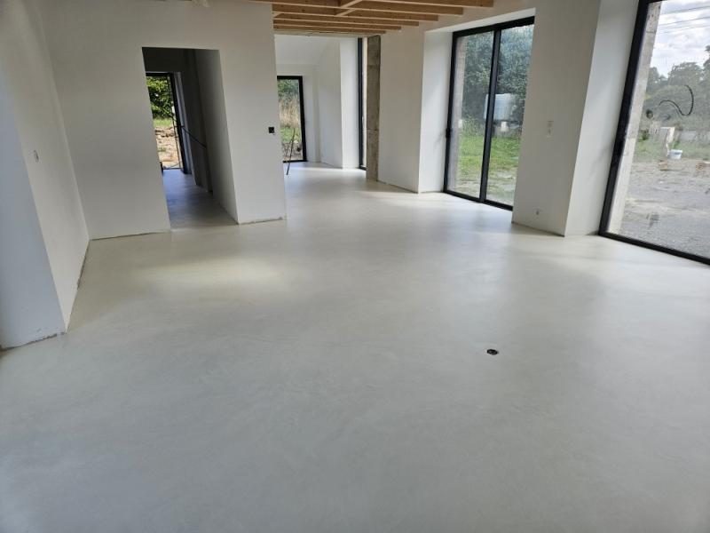 Coulage de chape fluide pour un revêtement parfaitement plan et résistants pour des chantiers professionnels